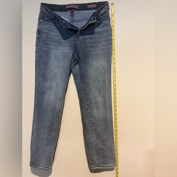 Gloria Vanderbilt - Picture 6 of 9